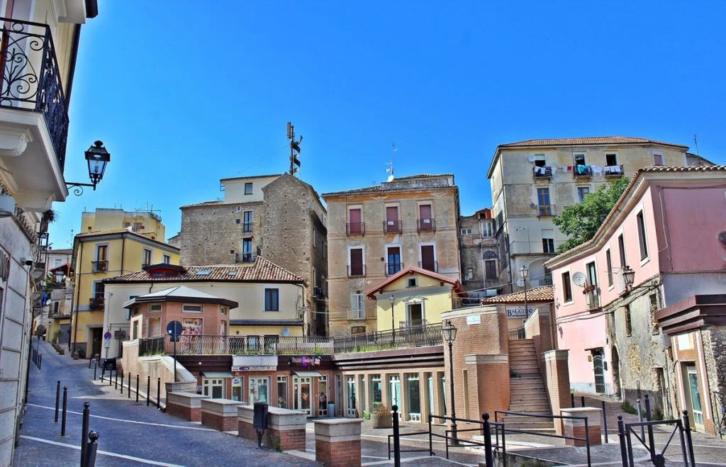 Catanzaro: Cuore del Business in Calabria, dall'Eleganza delle Conferenze alla Raffinatezza degli Hotel