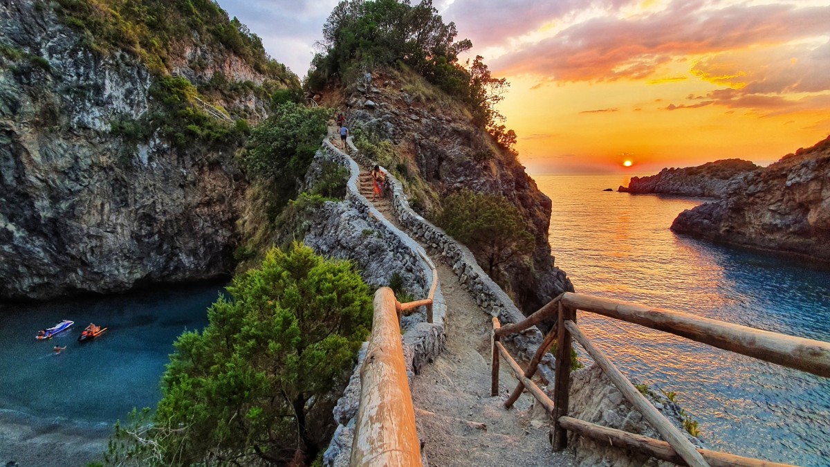 Offerte Hotel in Calabria per Pasqua 2025: Soggiorni Last Minute a Prezzi Vantaggiosi